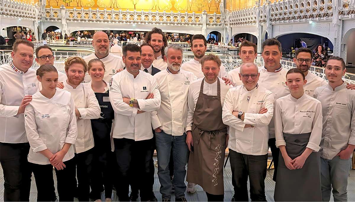 Les Chefs et Cheffes lyonnais qui ont pris part à la Lyoncomotive à La Samaritaine à Paris, mars 2024 © Julie Laurent