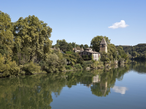 L'Ile Barbe vue depuis les bords de Saône © Brice Robert - www.b-rob.com