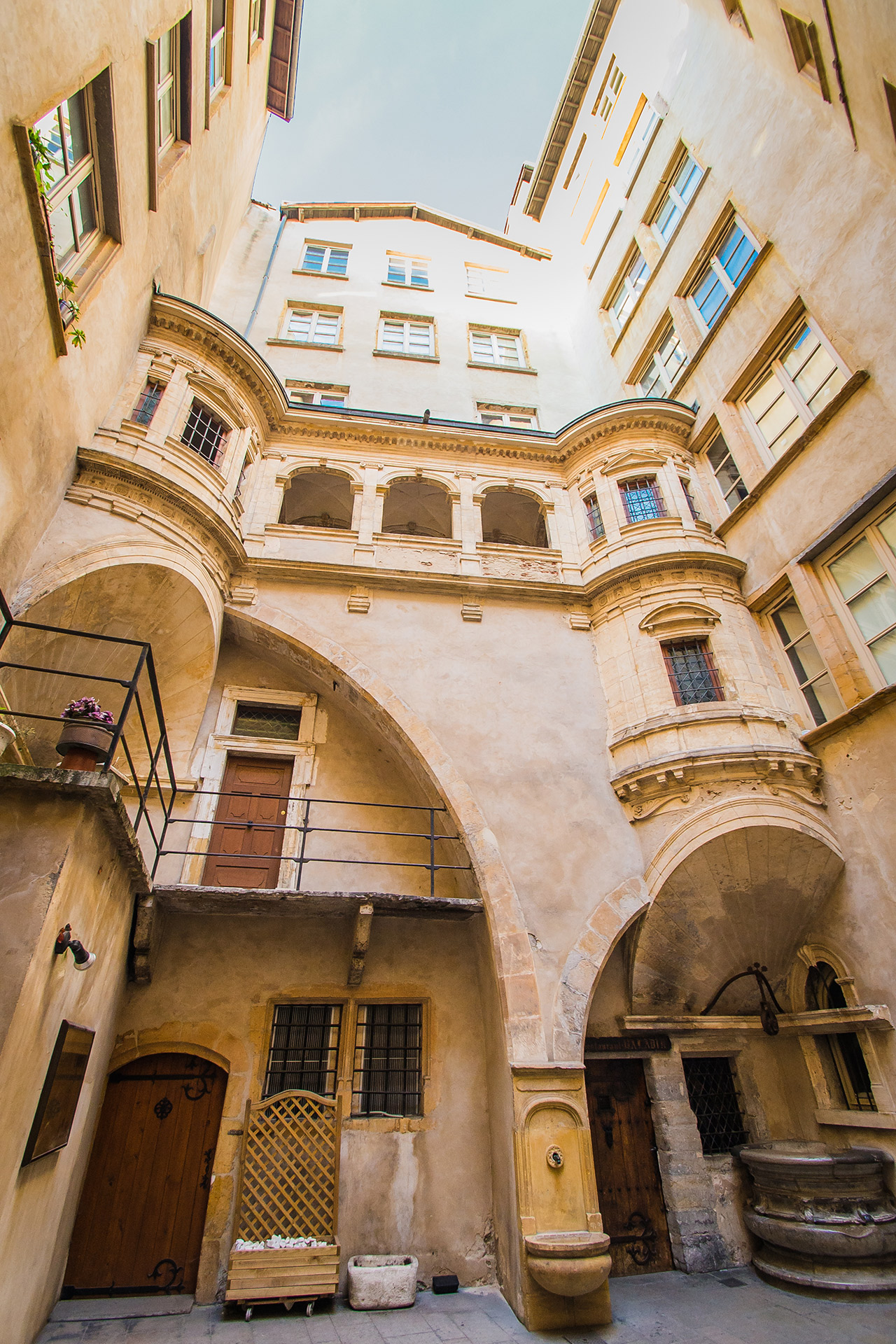 Galerie Philibert de l'Orme, rue Juiverie, Vieux-Lyon © Yanis Ourabah