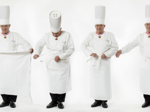 Paul Bocuse noue son tablier - Photo Stéphane de Bourgies