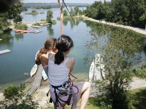 Tyrolienne au Grand Parc Miribel Jonage © Mathilde André / Agbi-Abo / Grand Parc